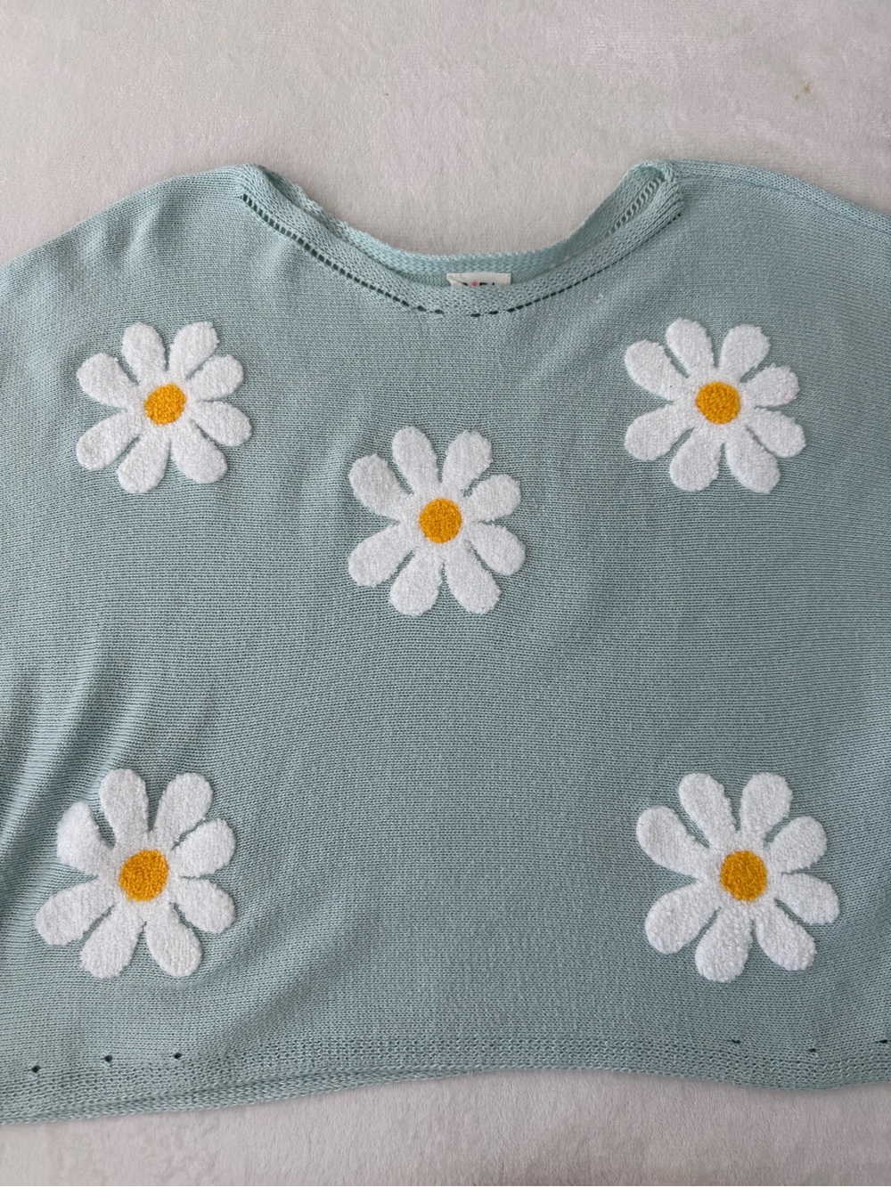 Bibi Women’s Blue Sweater with White Daisies Size Medium D77